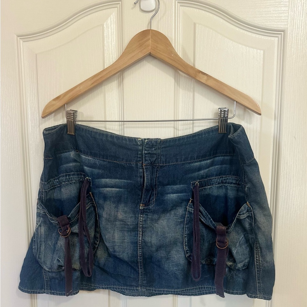 Vintage‎ Women’s See Thru Soul Y2K Mini Distressed Jean Skirt. Size 31.